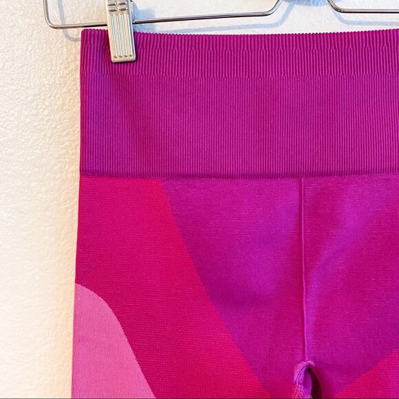 Fabletics Pink High-Waisted Seamless Colorblock Capri - Picture 2 of 6